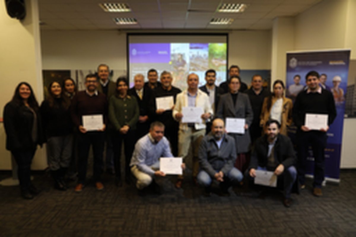 Ceremonia de cierre del programa de preparación PMI-CP con entrega de diplomas a los participantes